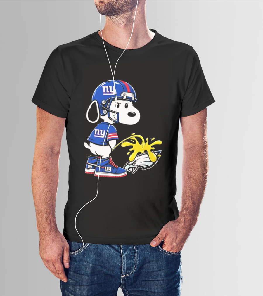 Snoopy New York Giants Pees On Philadelphia Eagles Rivalry T-Shirt
