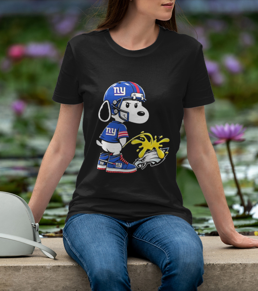 Snoopy New York Giants Pees On Philadelphia Eagles Rivalry T-Shirt
