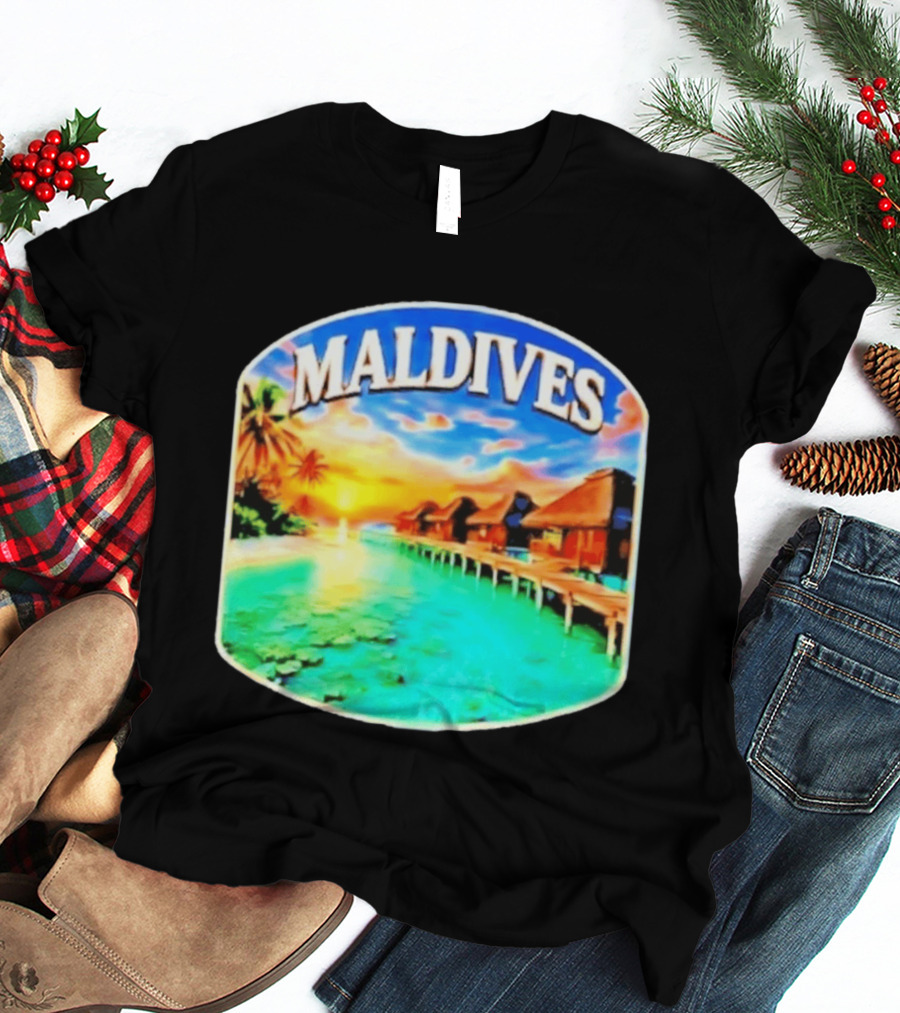 Maldives Tropical Sunset Overwater Bungalows Exquisite Island Escape T-Shirt