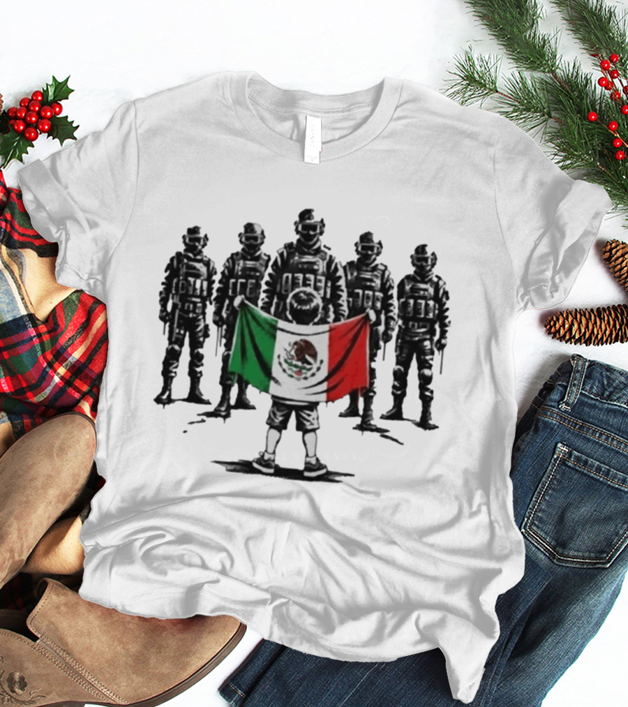 Todos Luchamos Mexican Flag Soldiers Protest T-Shirt