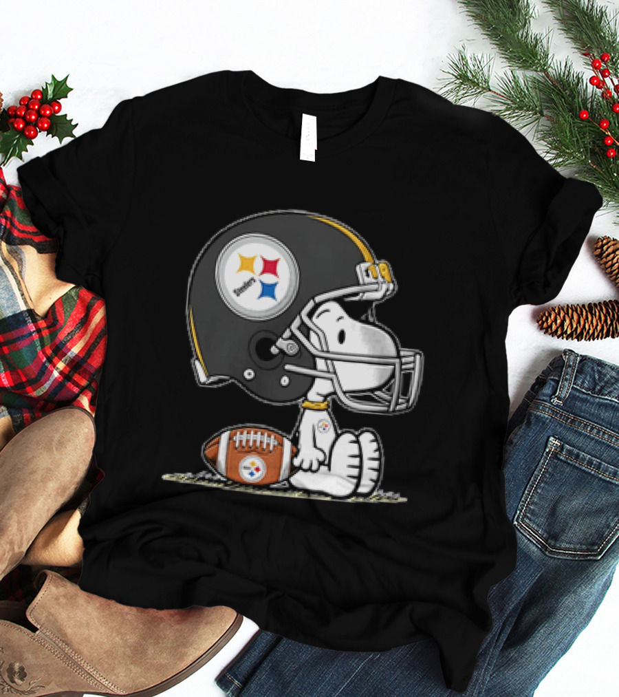 Snoopy Pittsburgh Steelers Cartoon Dog Football Helmet Player T-Shirt