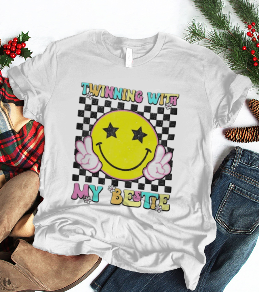 Twinning With My Bestie Yellow Smiley Face Checkered Star Eyes Peace Signs T-Shirt