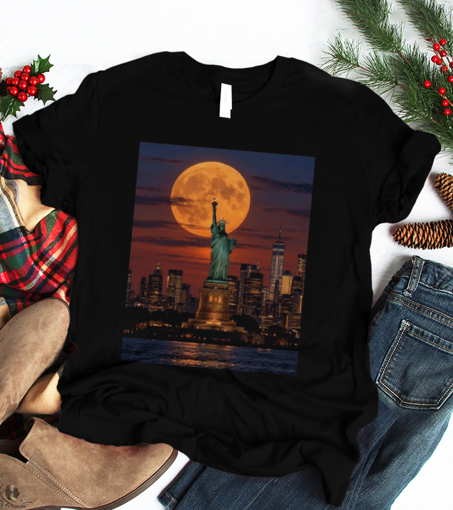 Harvest Moon Over Lady Liberty New York City Skyline September 26 T-Shirt