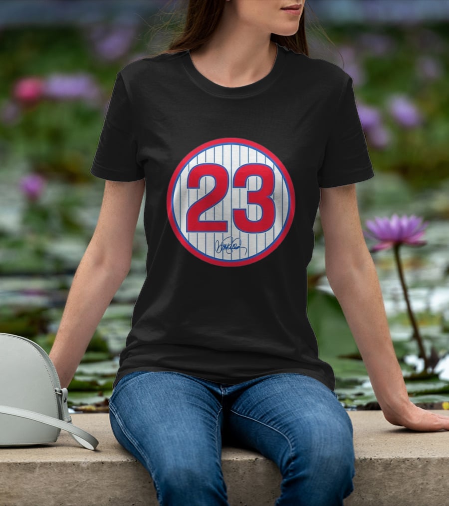 Chicago Cubs Ryne Sandberg Number 23 Signature Circle T-Shirt
