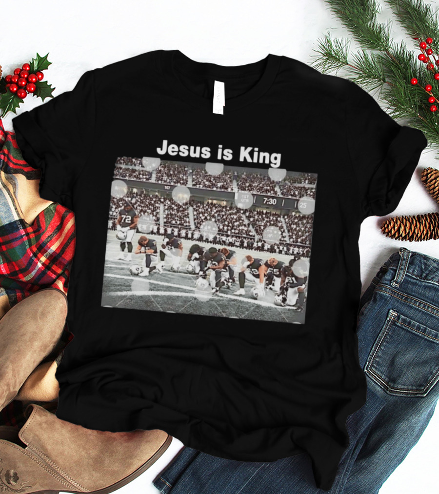 Jesus Is King Football Players Kneeling On Field Stadium Scene T-Shirt