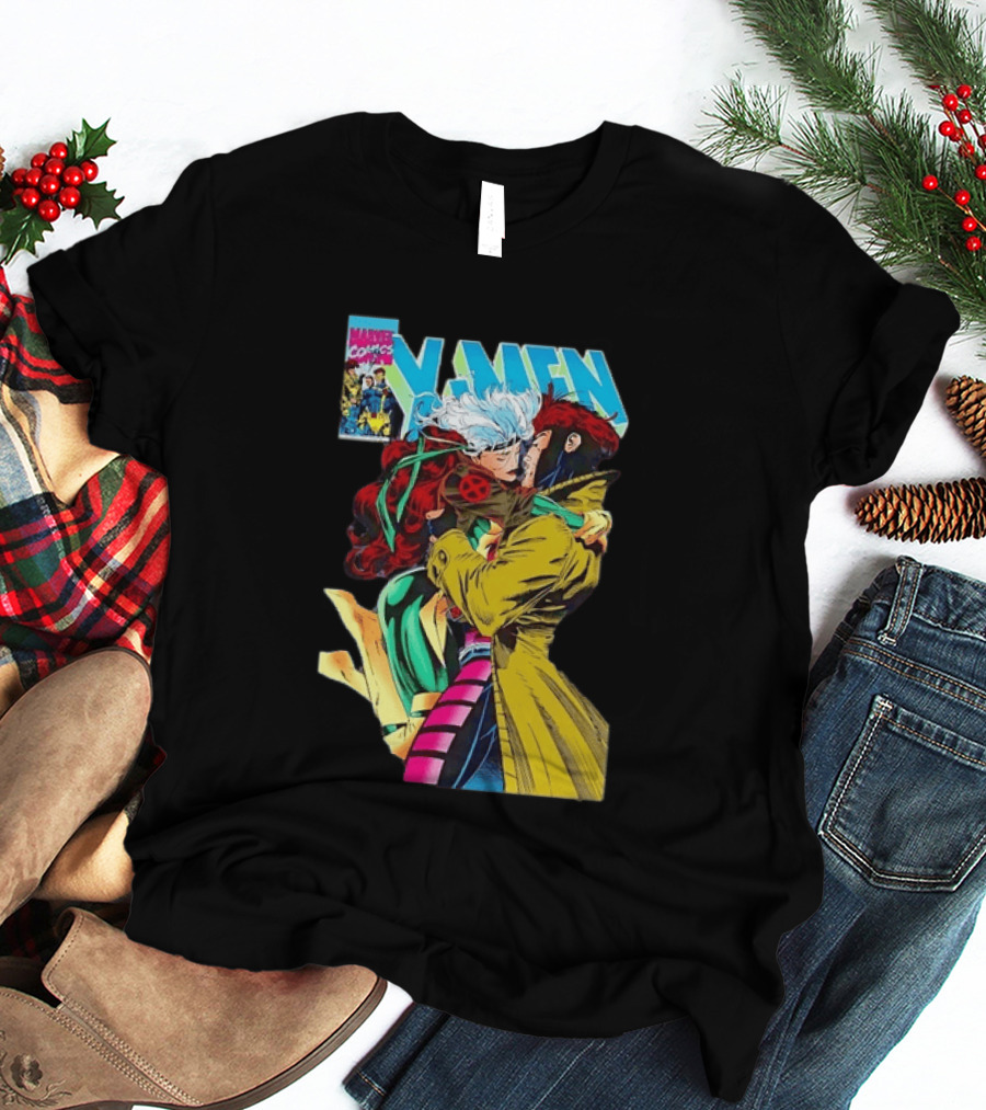 Marvel Comics X Men Rogue And Gambit Romantic Embrace Cover T-Shirt