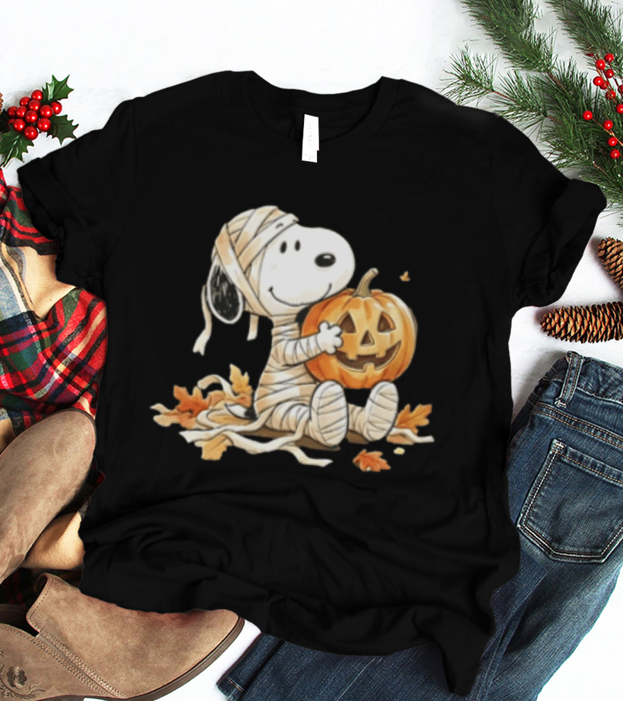 Mummy Snoopy Holding Jack O Lantern Halloween Peanuts Cartoon T-Shirt