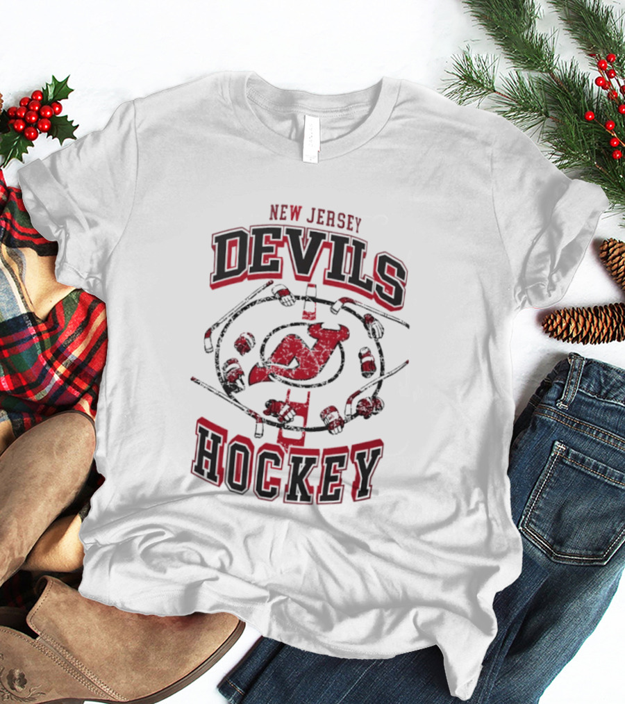 New Jersey Devils Hockey Distressed Vintage Style NHL Fan Gear T-Shirt