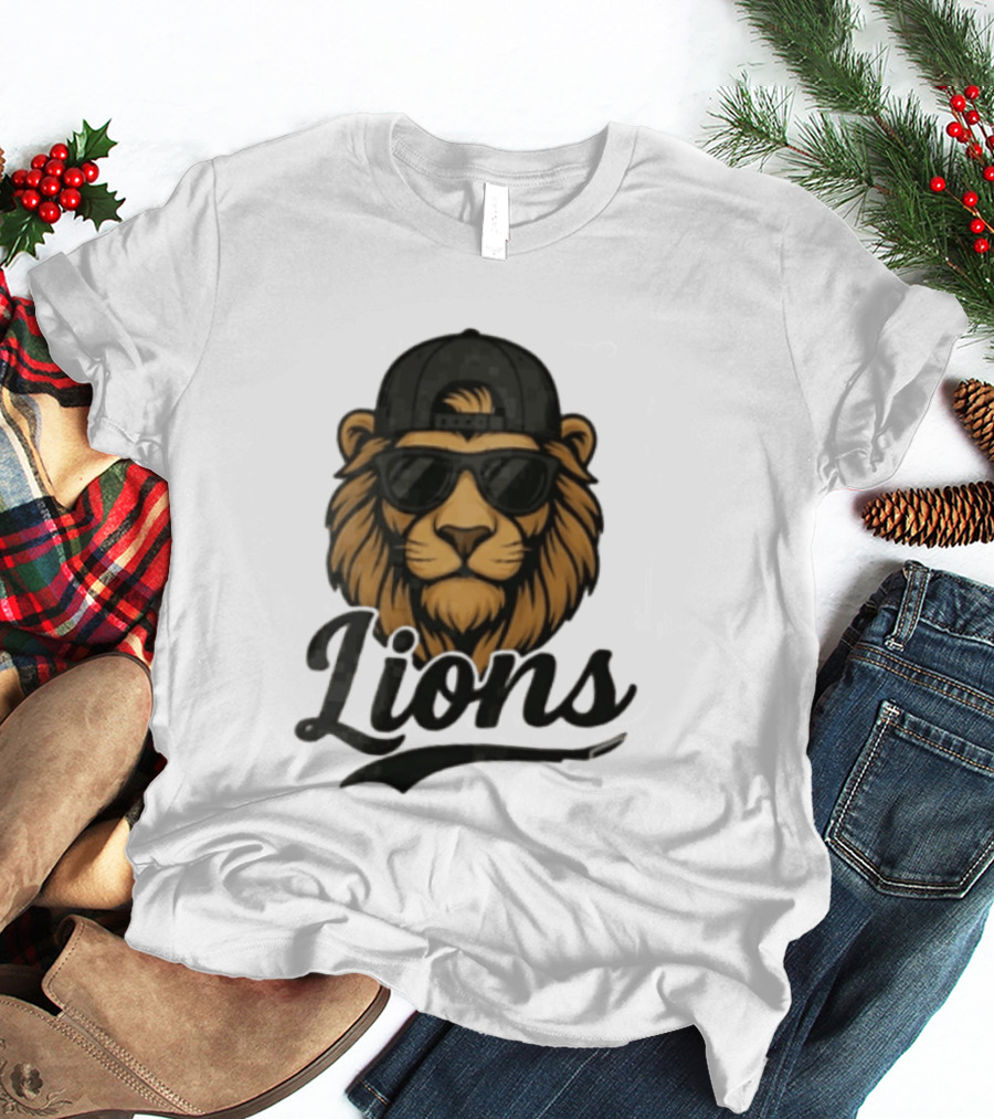 Detroit Lions Cool Lion Wearing Shades And Cap T-Shirt