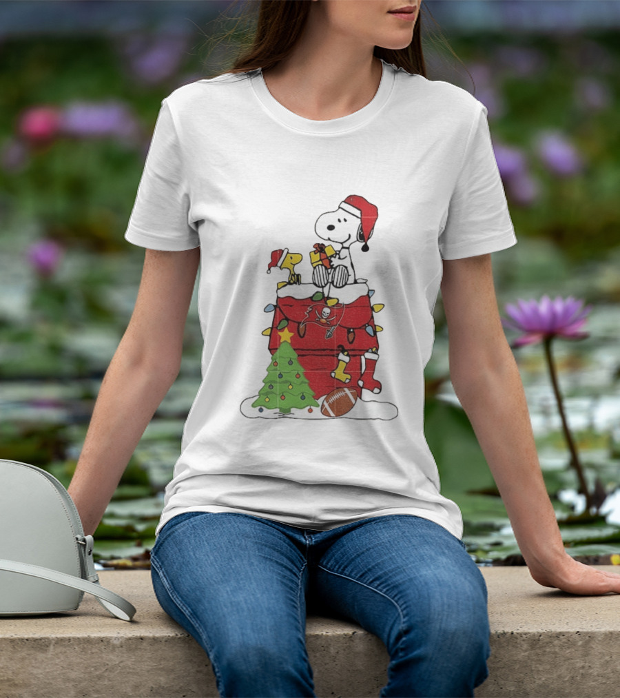 Snoopy Merry Christmas Tampa Bay Buccaneers 2026 Football Holiday Peanuts Santa Hat T-Shirt