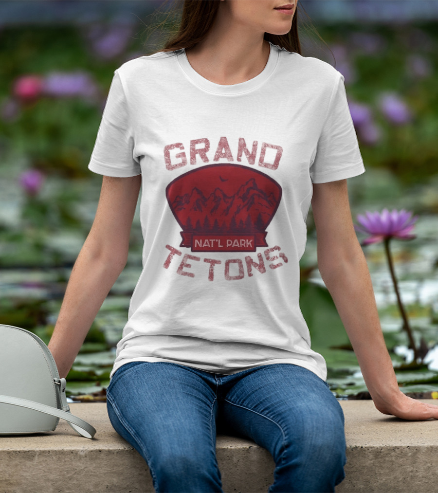 Grand Tetons Nat'l Park Distressed Mountain Landscape T-Shirt