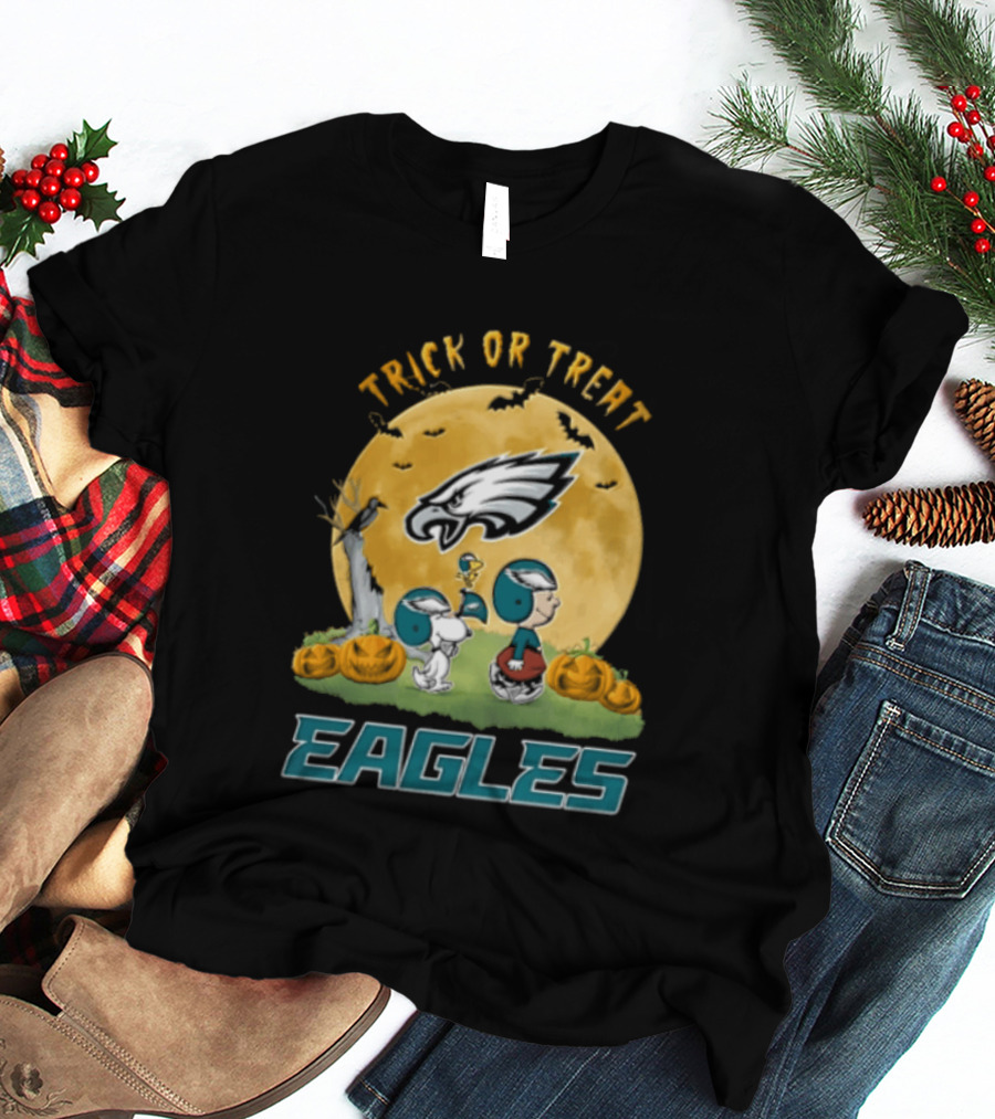 Philadelphia Eagles Trick Or Treat Snoopy Charlie Brown Full Moon Pumpkins T-Shirt