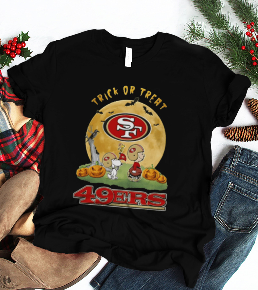 San Francisco 49ers Charlie Brown Trick Or Treat Halloween Peanuts Pumpkin Football T-Shirt