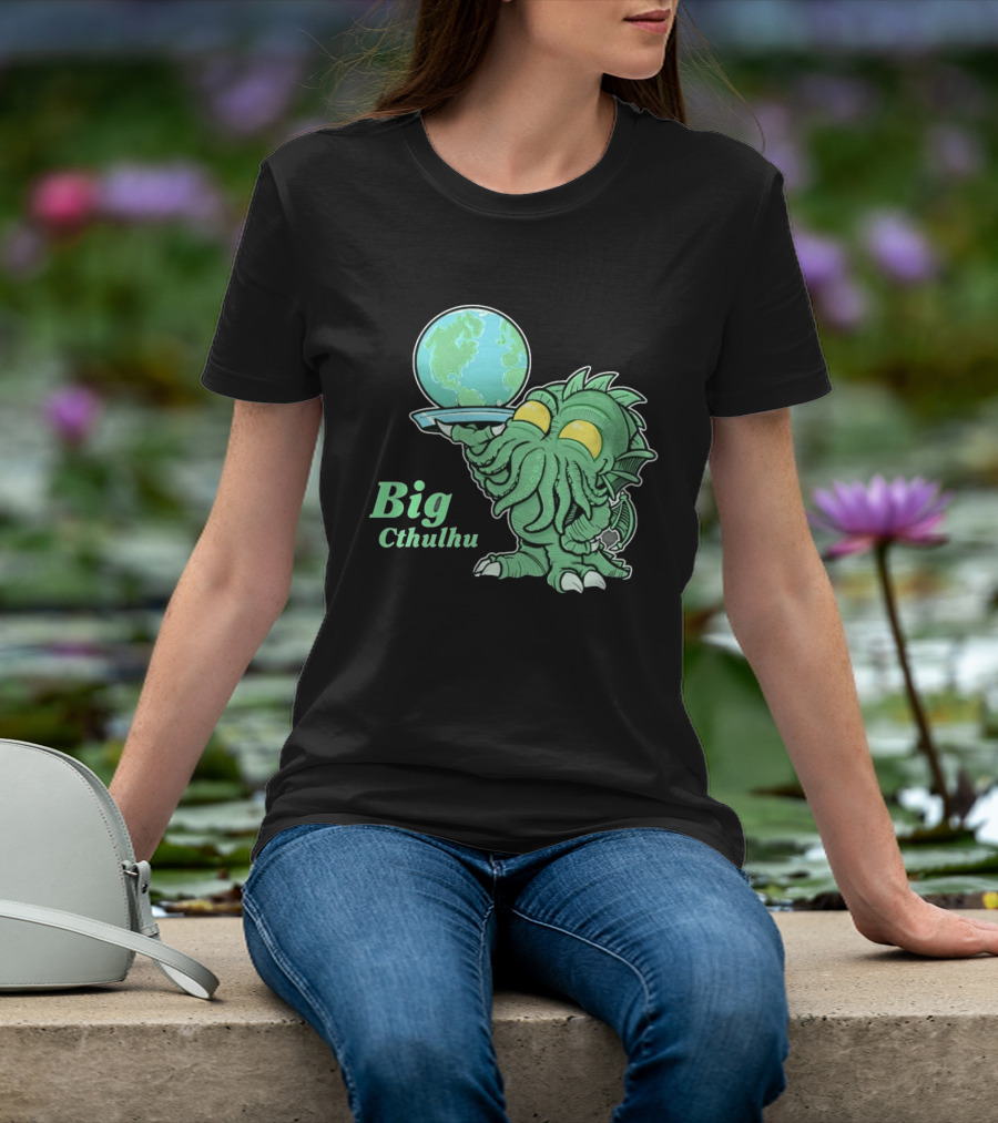 Big Cthulhu Holding The World Lovecraft T-Shirt