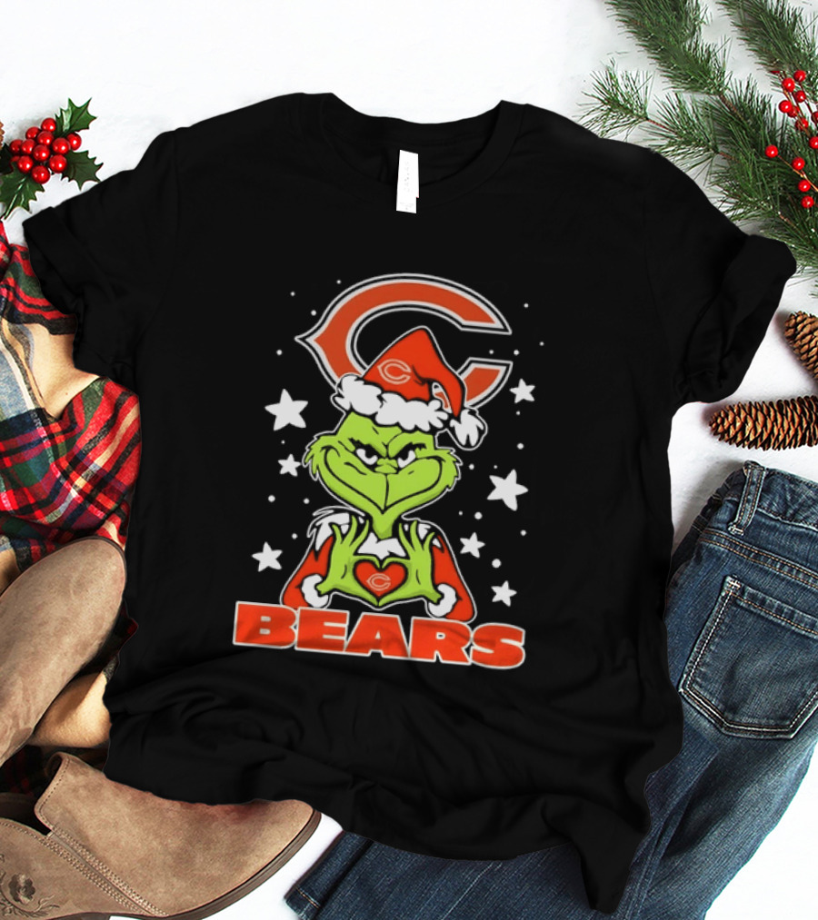 The Grinch Santa Hat Chicago Bears Christmas Holiday Heart Stars T-Shirt