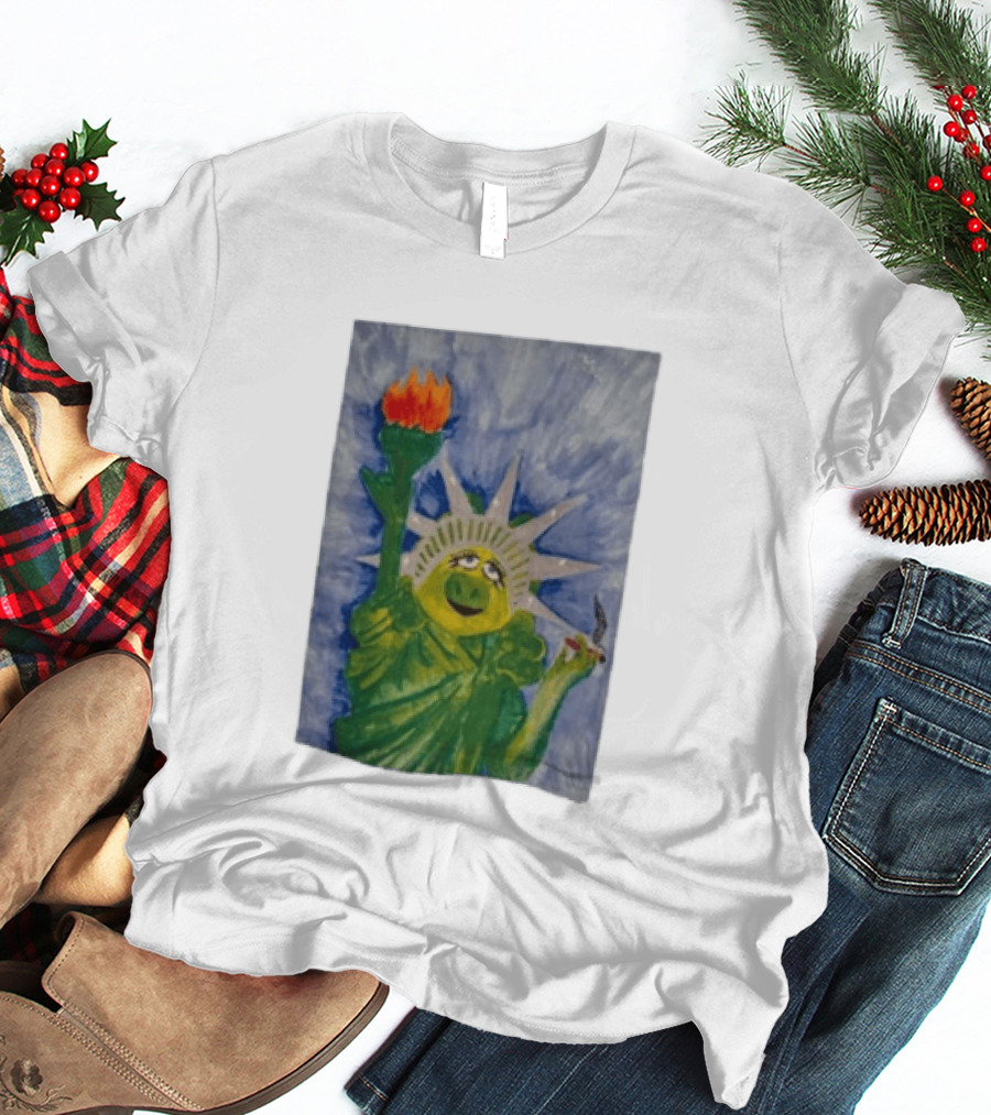 Miss Piggy Statue Of Liberty Muppets Smoking Statue T-Shirt