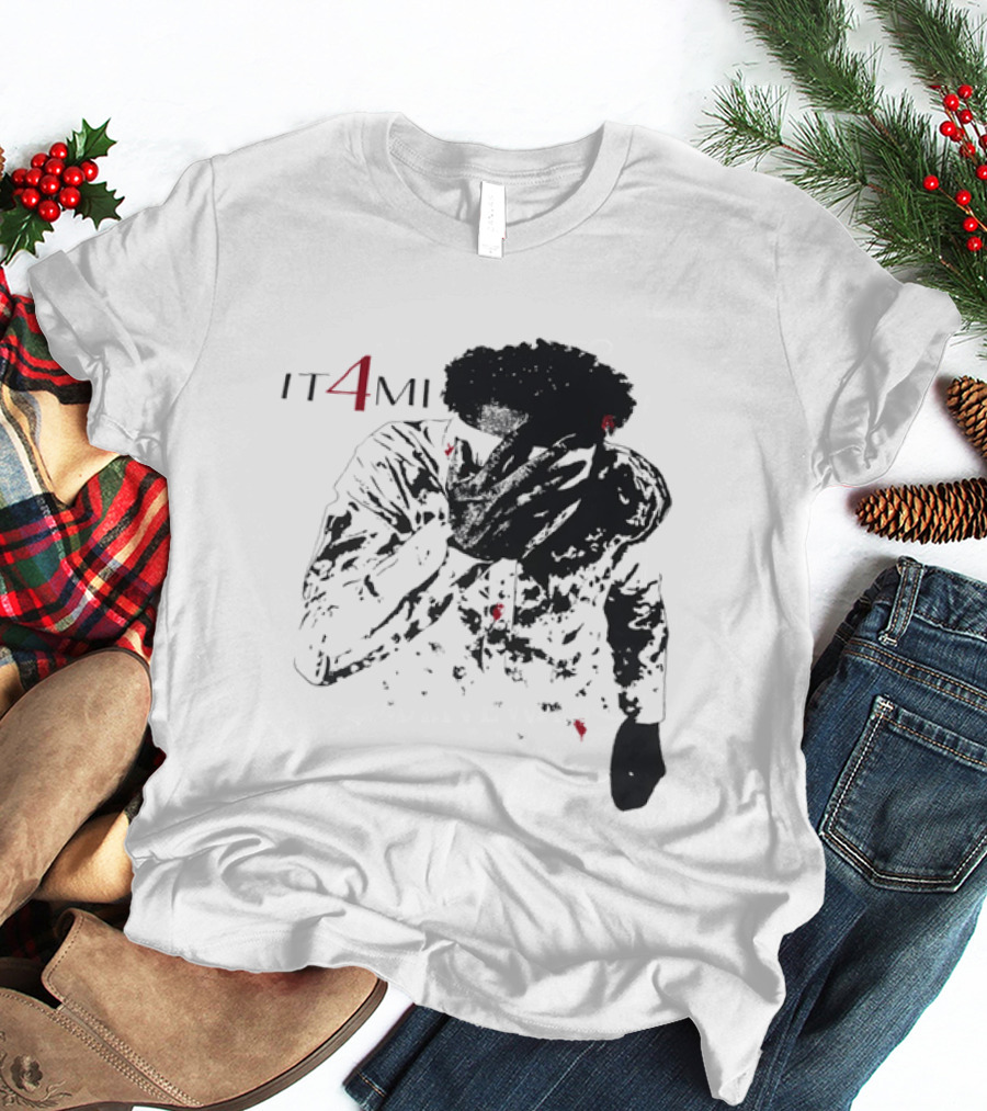 IT 4 MI Character Holding Face Visual T-Shirt