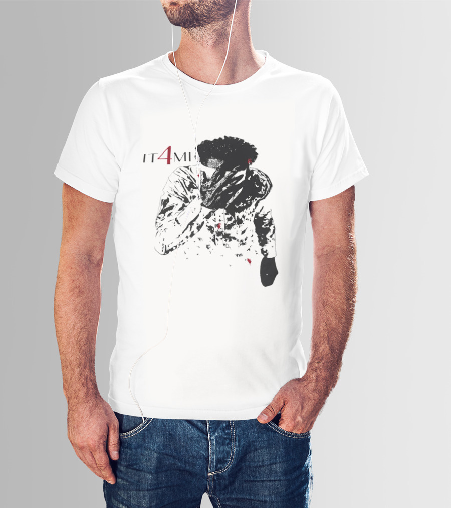 IT 4 MI Character Holding Face Visual T-Shirt