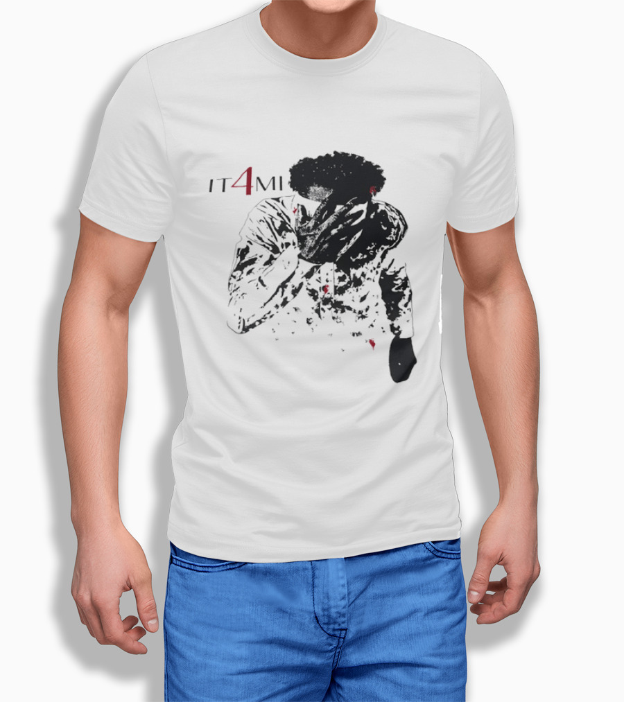 IT 4 MI Character Holding Face Visual T-Shirt
