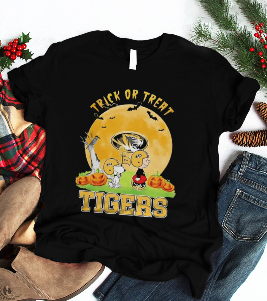 Trick Or Treat Snoopy Charlie Brown Missouri Tigers Halloween T-Shirt