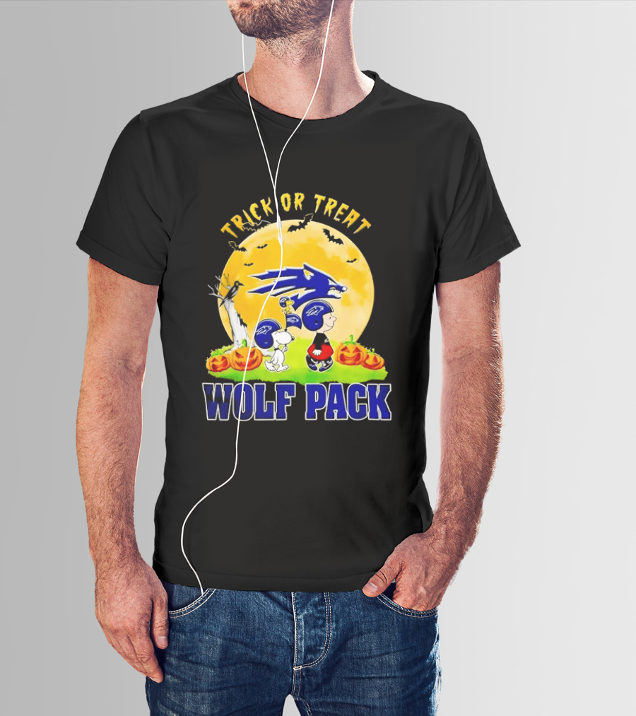 Nevada Wolf Pack Trick Or Treat Halloween With Snoopy Charlie Brown And Pumpkins T-Shirt