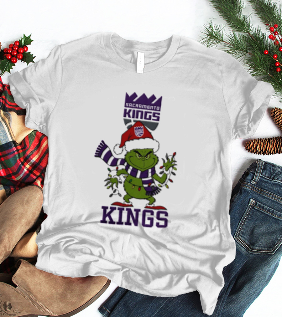 Grinch Sacramento Kings Christmas Heart Hands 2026 T-Shirt