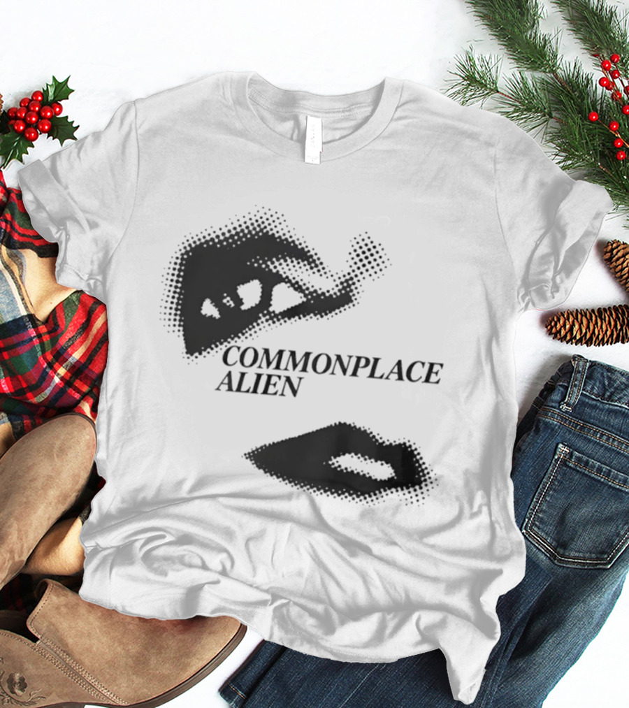 Commonplace Alien Halftone Lips Minimalist T-Shirt