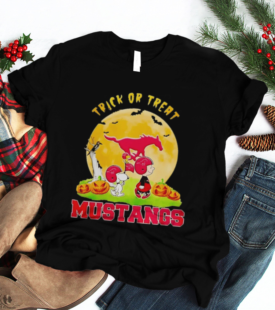 Trick Or Treat SMU Mustangs Halloween Snoopy Charlie Brown Woodstock Moon T-Shirt