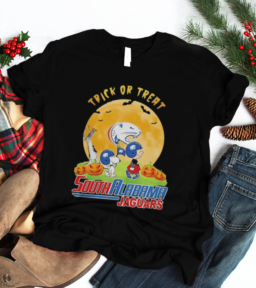 South Alabama Jaguars Snoopy Charlie Brown Woodstock Trick Or Treat Halloween Moon T-Shirt