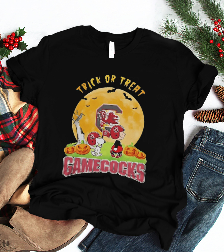 Trick Or Treat South Carolina Gamecocks Snoopy Charlie Brown Woodstock Halloween Moon T-Shirt