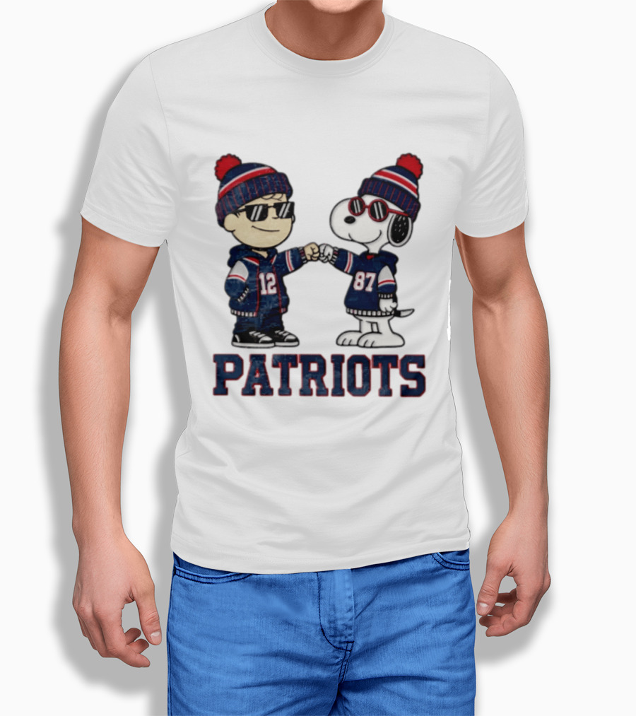 New England Patriots Charlie Brown Snoopy 12 87 Fan Gear T-Shirt