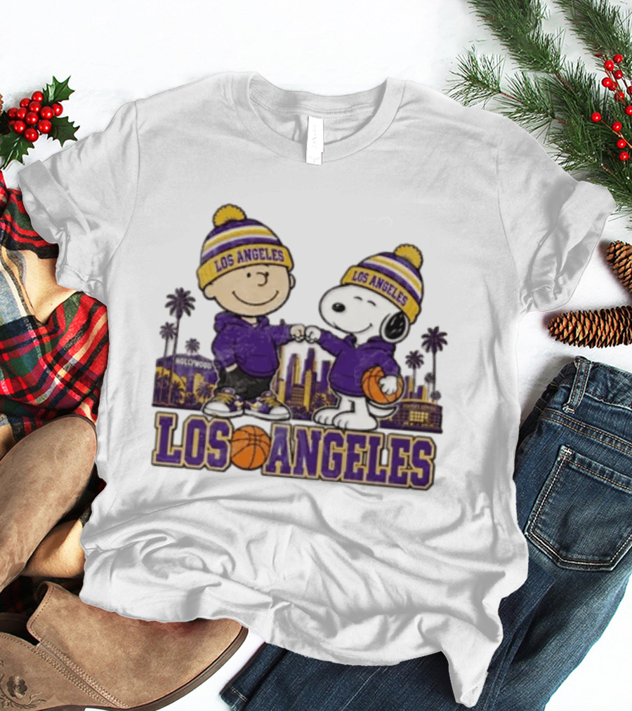 Los Angeles Charlie Brown Snoopy Basketball Fans Skyline Vintage Lakers T-Shirt