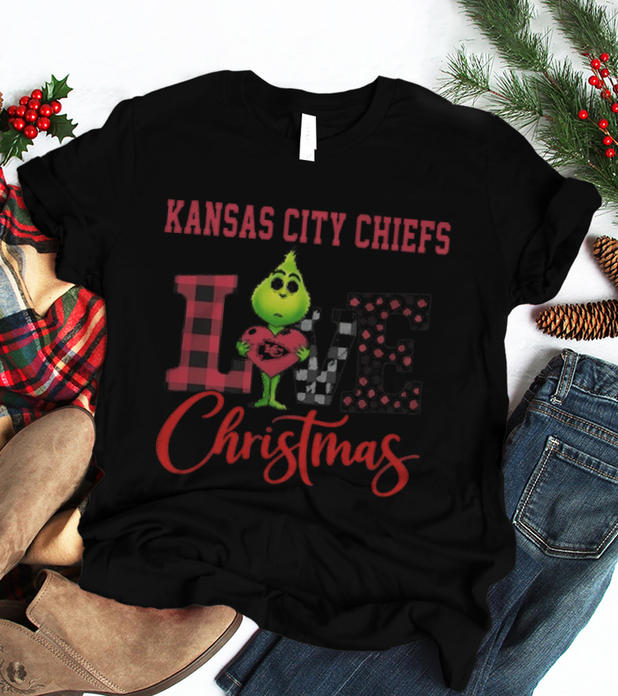 Kansas City Chiefs Grinch Holding Heart Love Christmas Buffalo Plaid Leopard T-Shirt