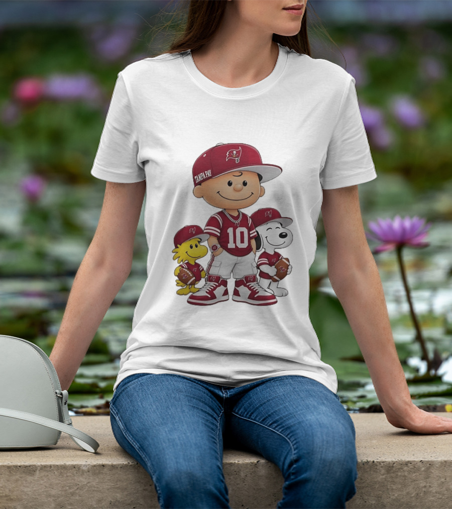 Tampa Bay Buccaneers Charlie Brown Woodstock Snoopy Number 10 Football Fans T-Shirt