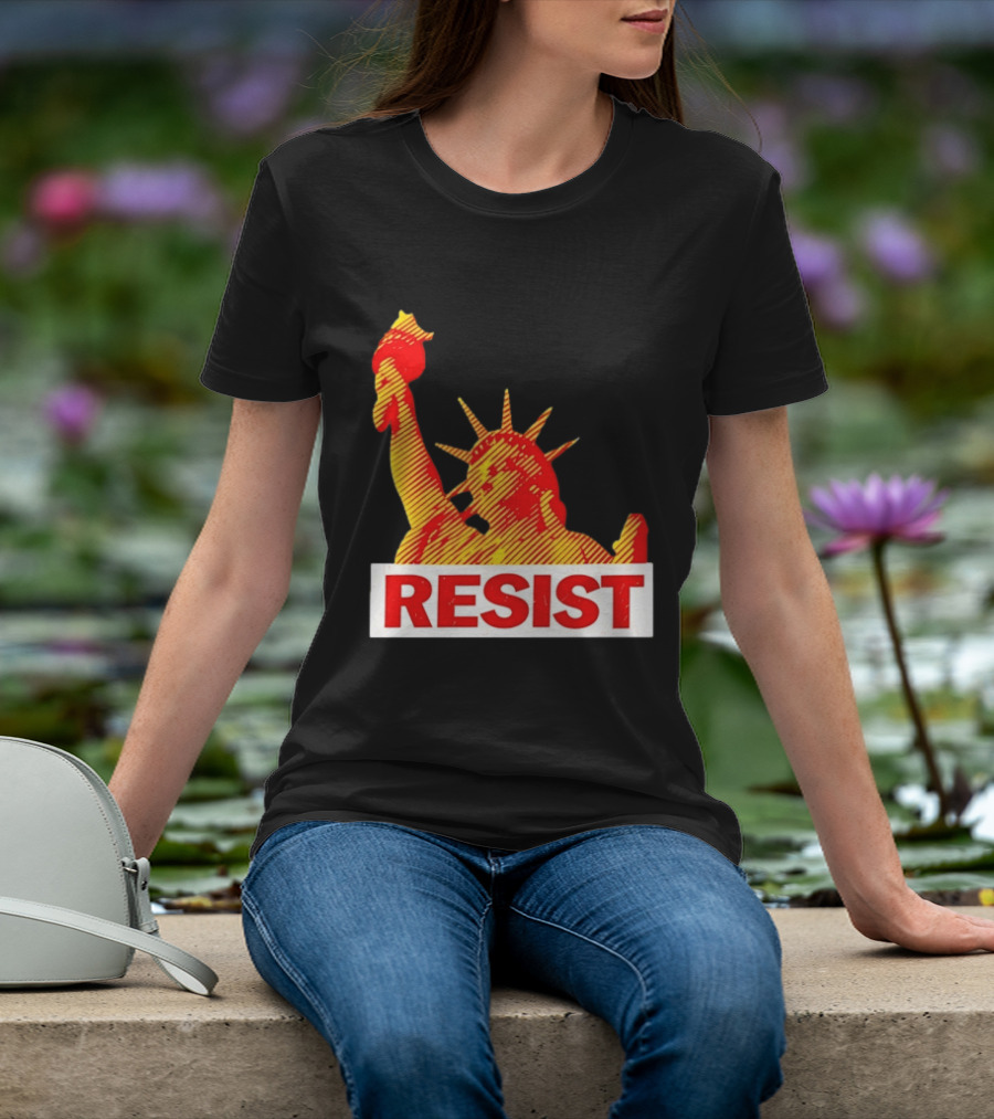 Statue Of Liberty Distressed Resist Political Protest T-Shirt