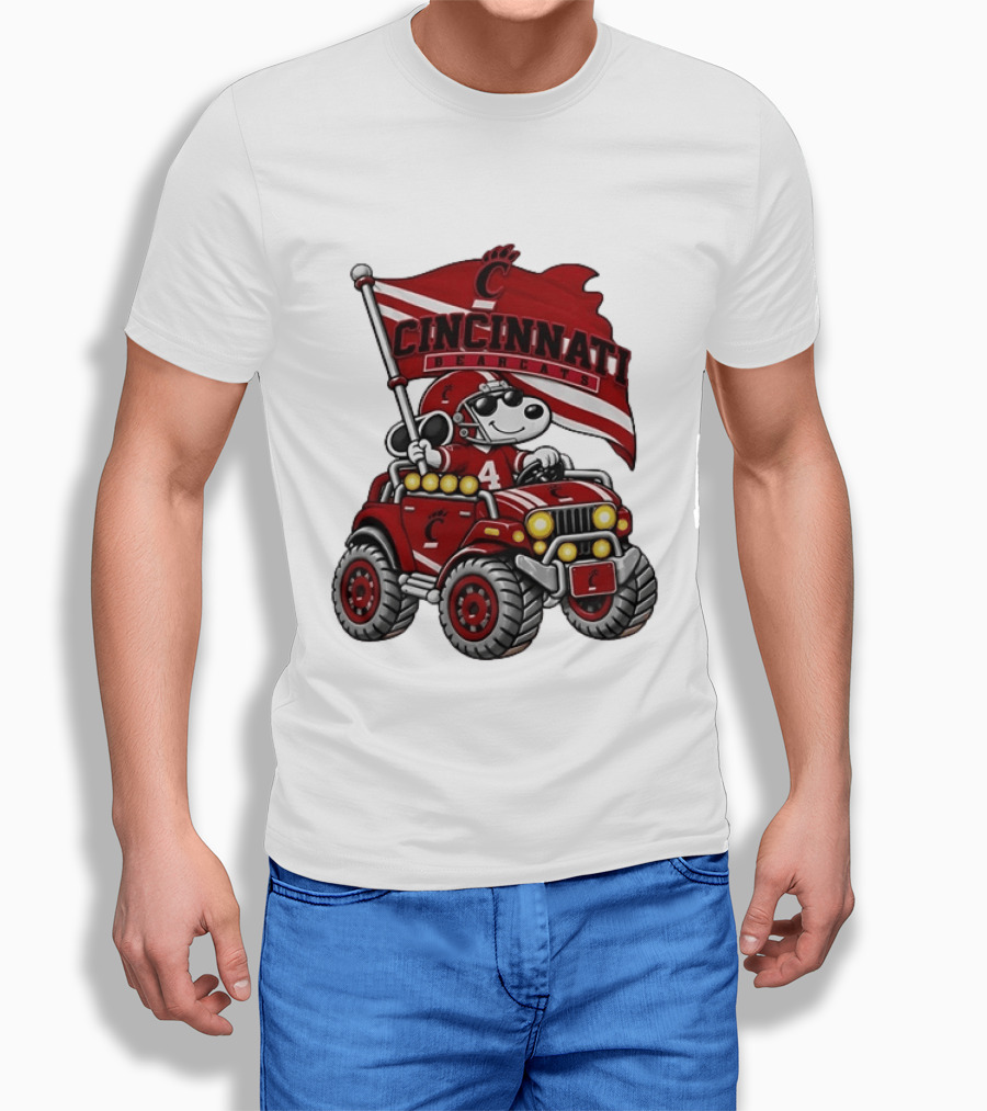 Cincinnati Bearcats Snoopy In Jeep Holding Flag Football T-Shirt
