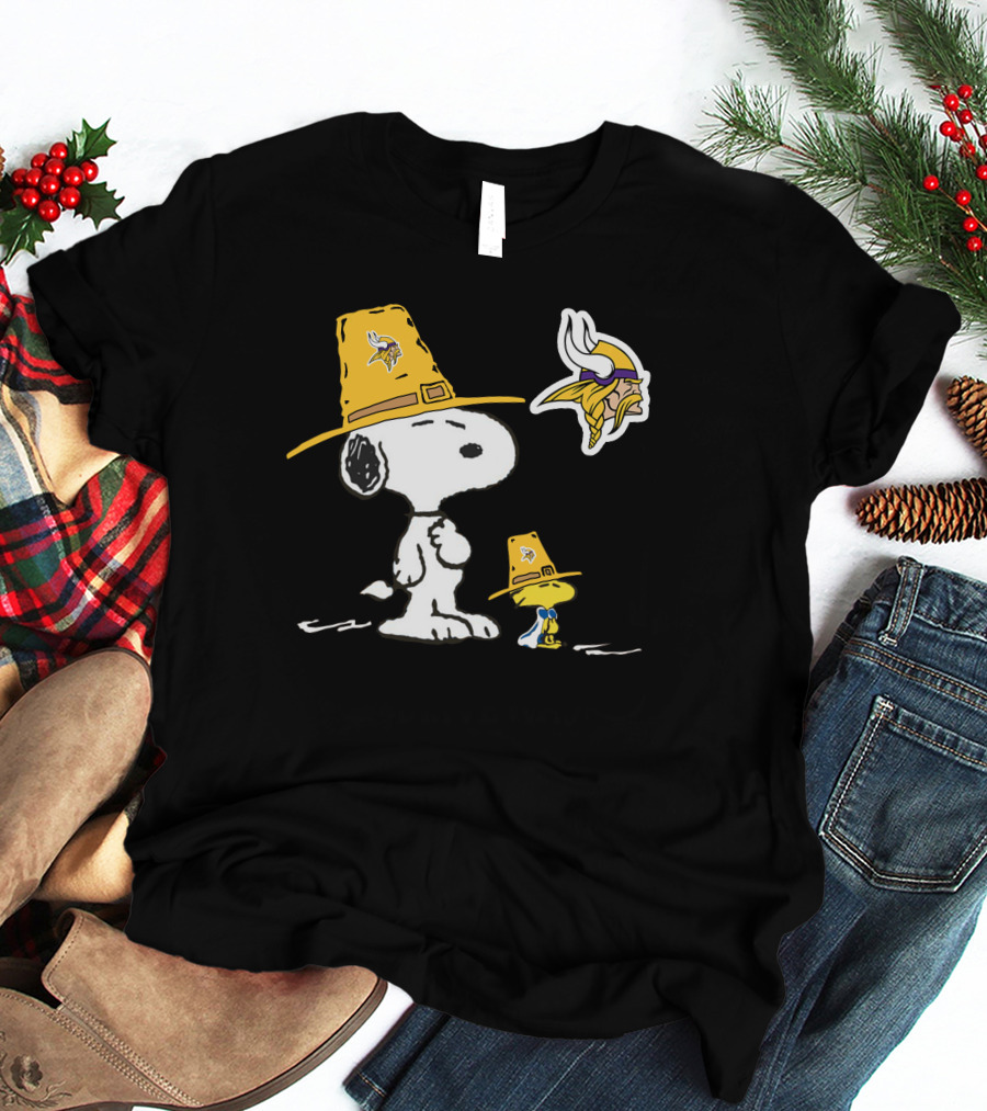 Vikings Snoopy And Woodstock Pilgrim Hats Nfl Mascot T-Shirt