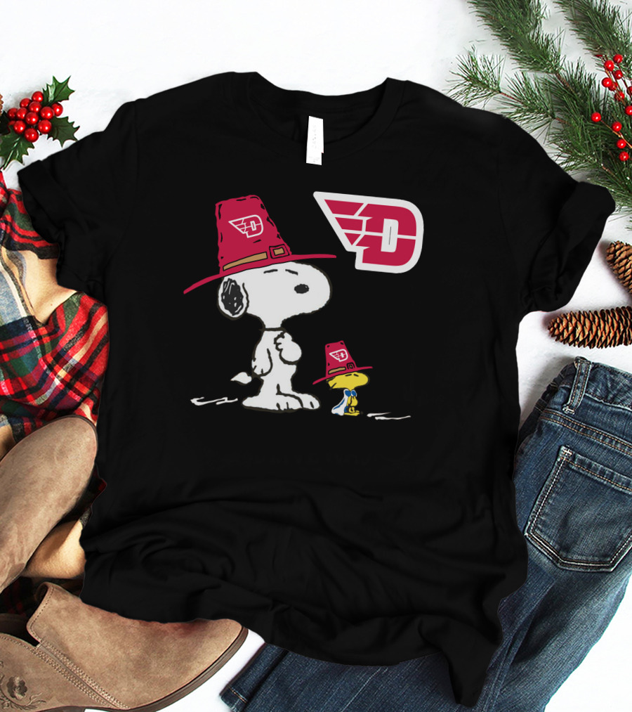 Dayton Flyers Snoopy And Woodstock Pilgrim Hats T-Shirt