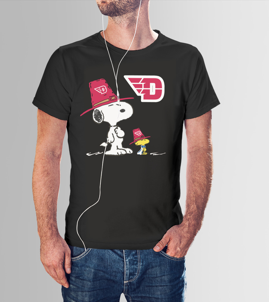Dayton Flyers Snoopy And Woodstock Pilgrim Hats T-Shirt