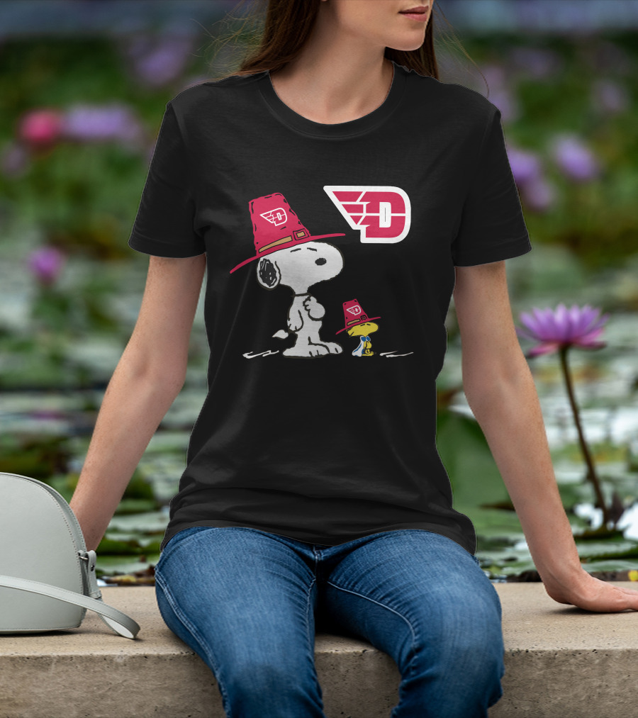 Dayton Flyers Snoopy And Woodstock Pilgrim Hats T-Shirt