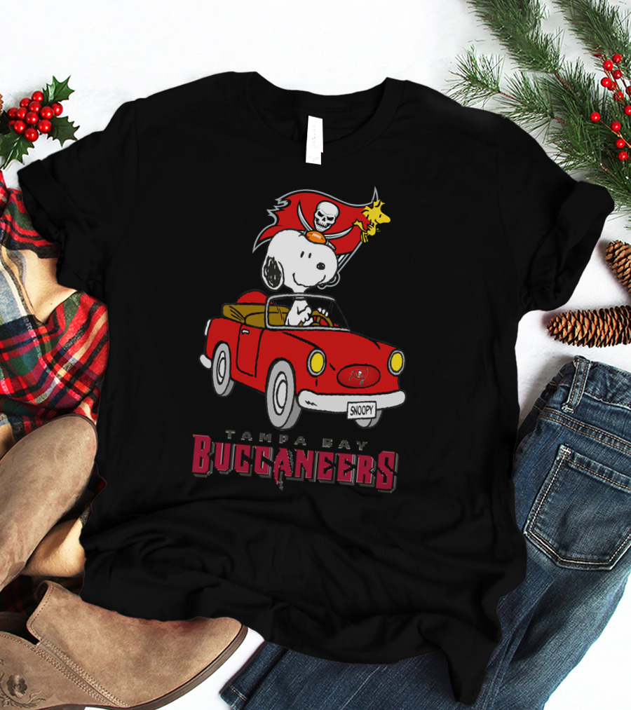 Tampa Bay Buccaneers Snoopy Driving Red Car T-Shirt