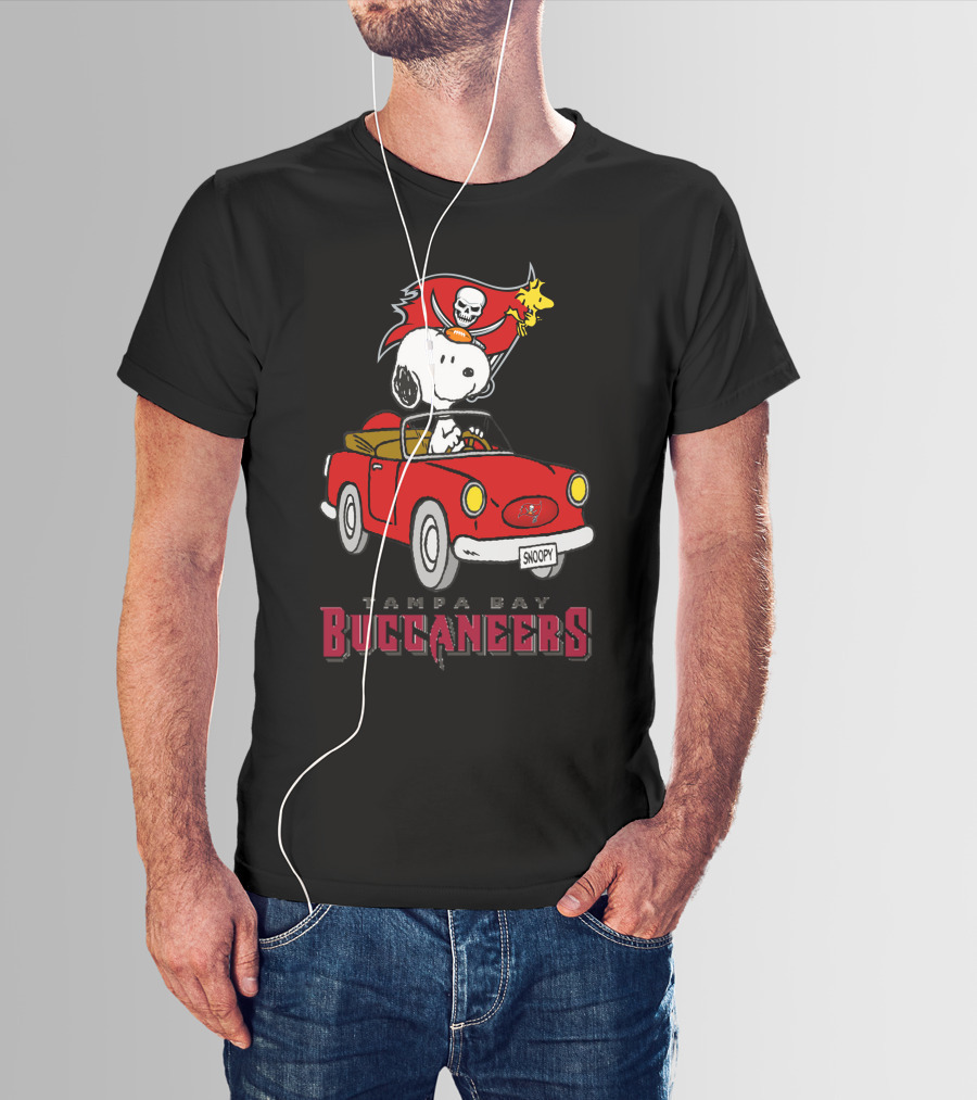 Tampa Bay Buccaneers Snoopy Driving Red Car T-Shirt