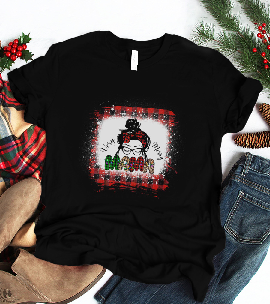 Very Merry Mama Christmas Plaid Bun Glasses T-Shirt