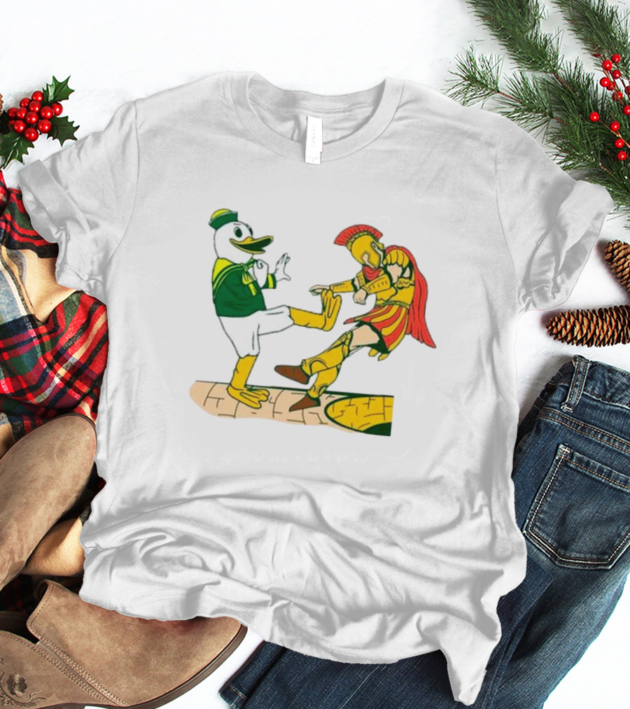 USC Trojans Versus Oregon Ducks Kick Scene T-Shirt