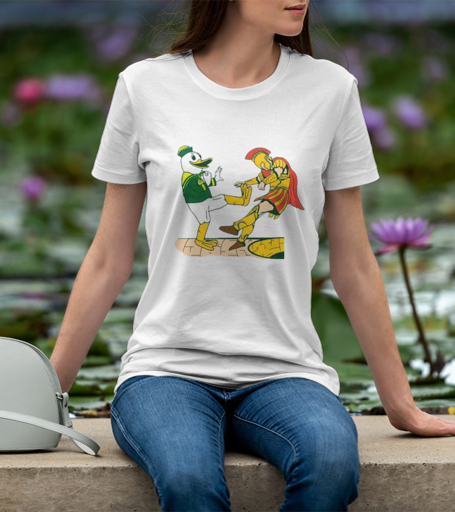 USC Trojans Versus Oregon Ducks Kick Scene T-Shirt