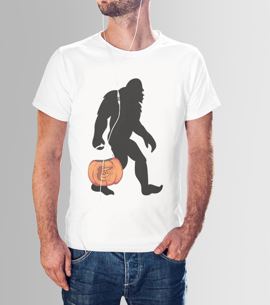 Baltimore Orioles Bigfoot Carrying Pumpkin Halloween T-Shirt