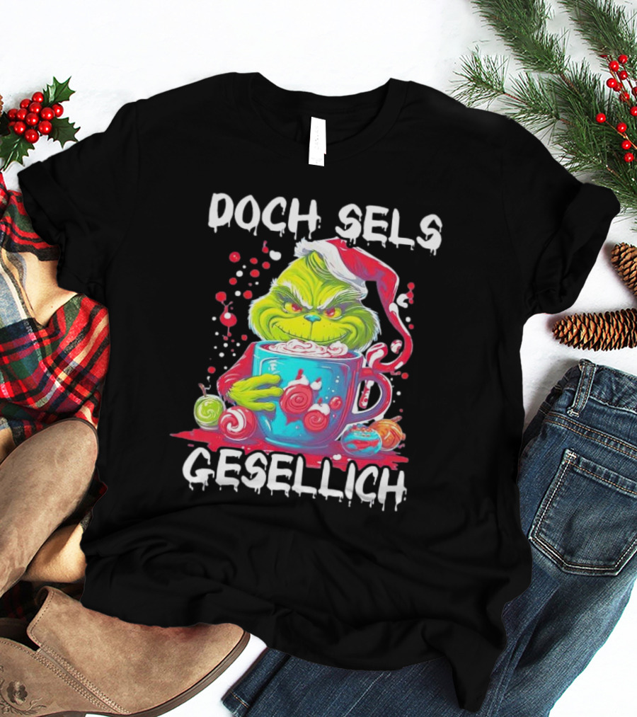 Doch Sels Gesellich Grinch With Santa Hat And Holiday Mug T-Shirt