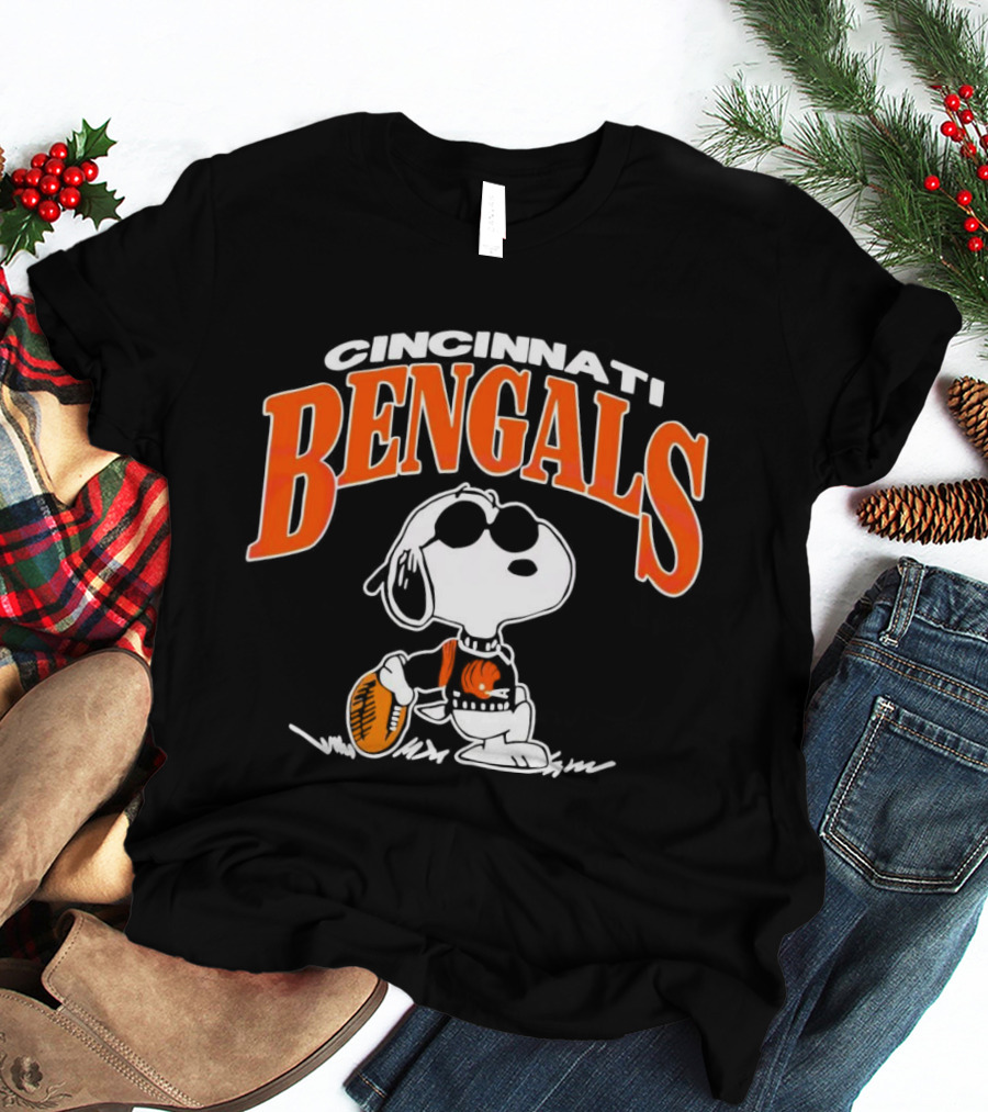 Cincinnati Bengals Snoopy Football Fan Gear T-Shirt