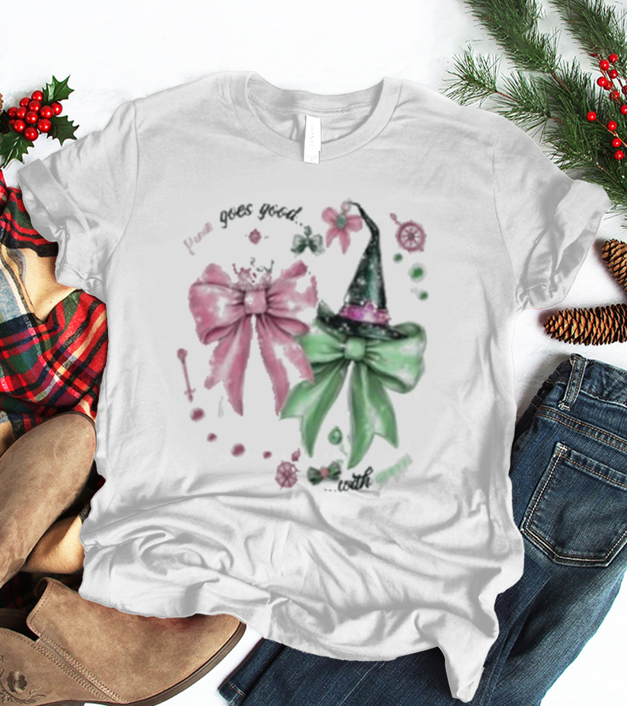 Pink Goes Good Wicked Green Christmas Bow Hat T-Shirt