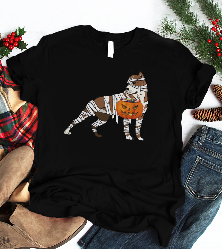 Halloween Mummy Wrapped Pitbull With Jack-O'-Lantern Pumpkin Basket T-Shirt